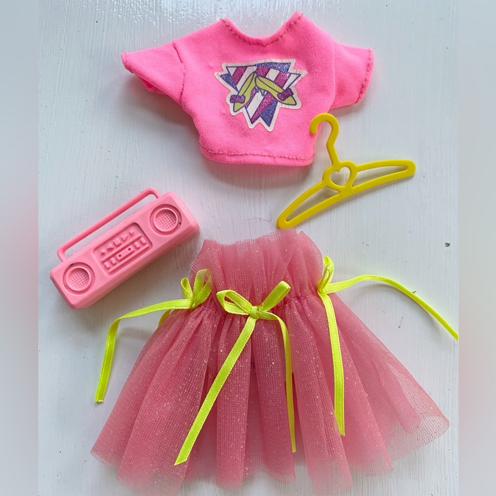 Barbie skipper doll outfit  and boombox 1990s